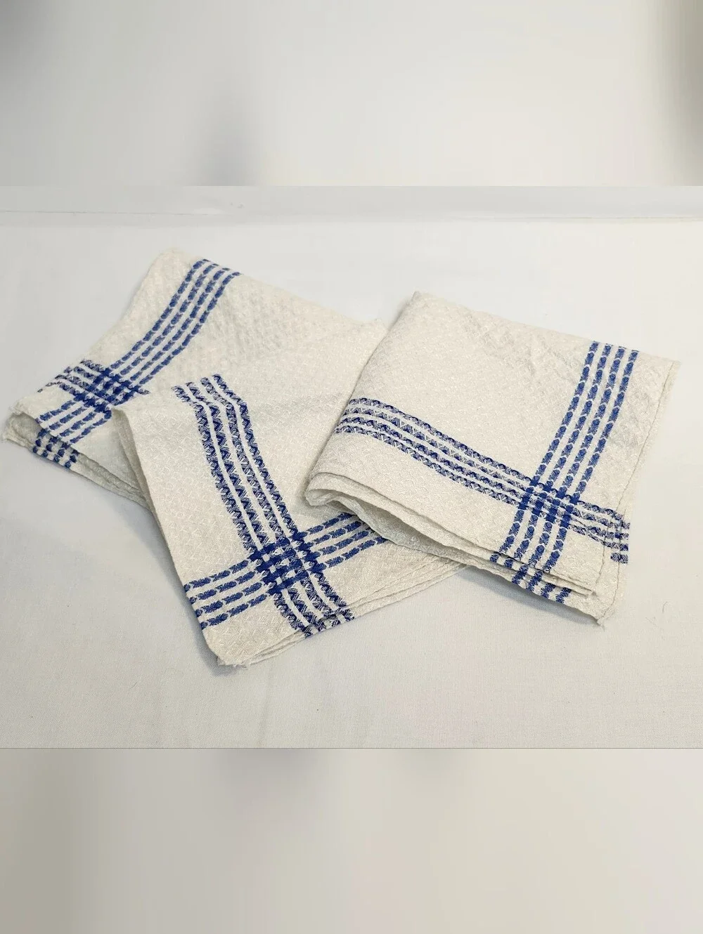 3 Cloth Napkins White And Blue